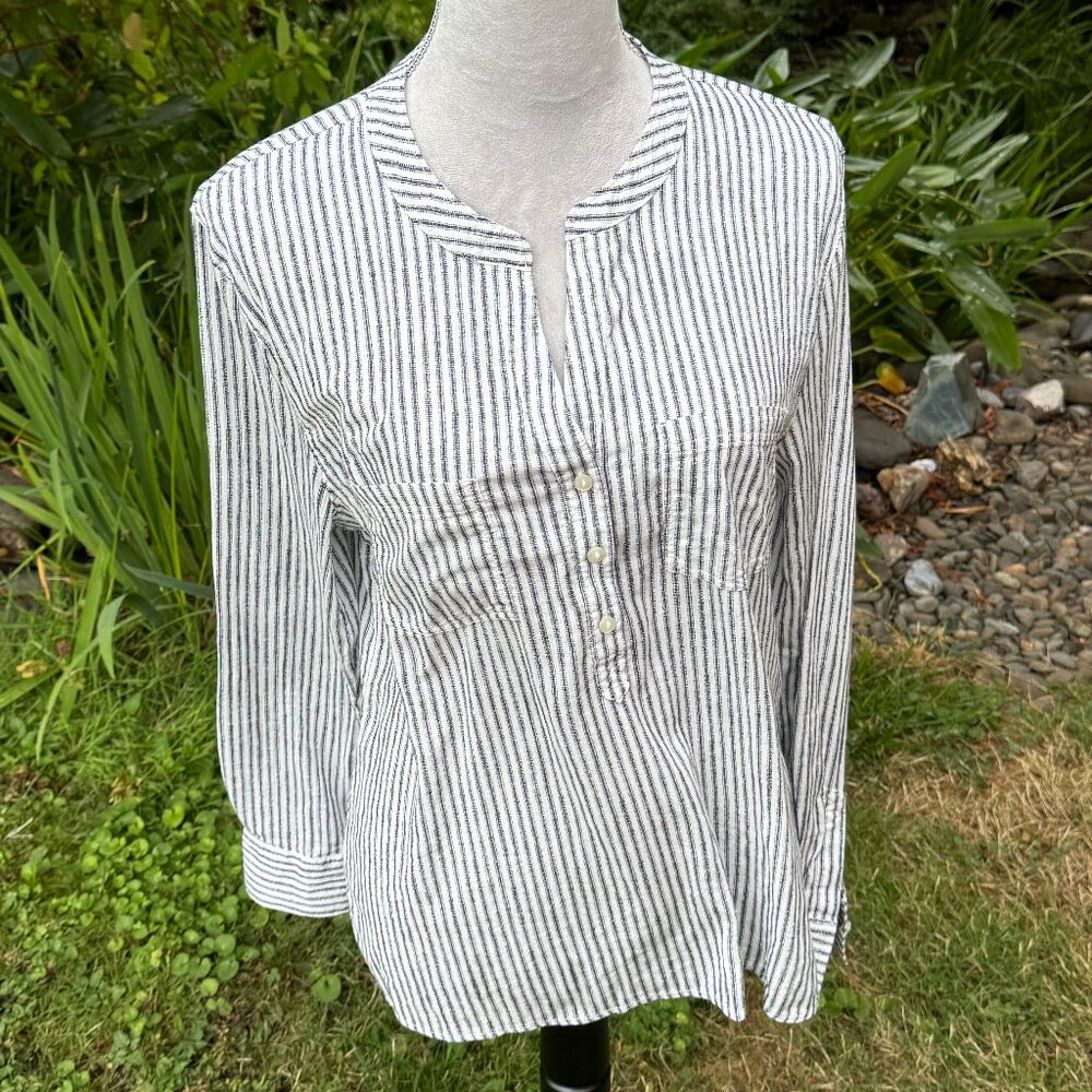 CARVE DESIGNS long sleeve blouse - Size M - White w/black stripes - V-neck